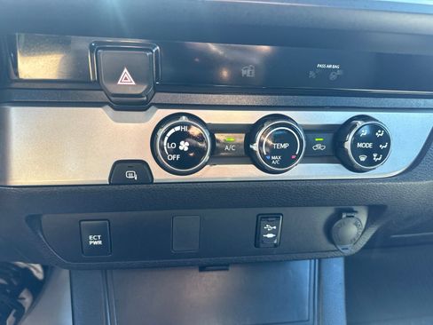Used 2018 Toyota Tacoma SR RWD image 28