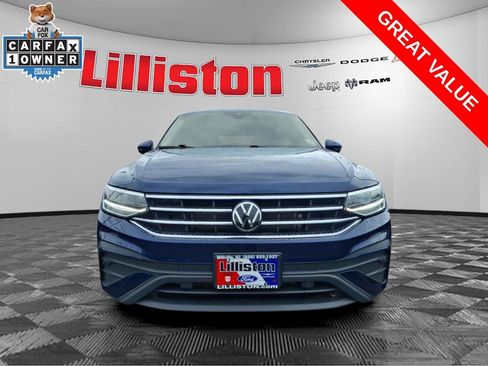 Used 2024 Volkswagen Tiguan SE w/ Panoramic Sunroof Package image 6