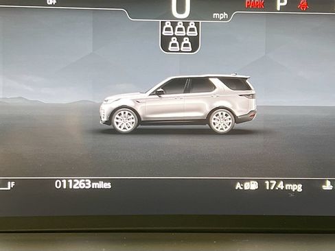 Used 2025 Land Rover Discovery Dynamic SE AWD/4WD image 12