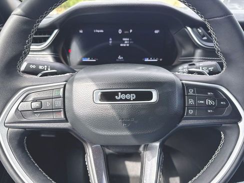 Used 2023 Jeep Grand Cherokee L Laredo AWD/4WD image 11