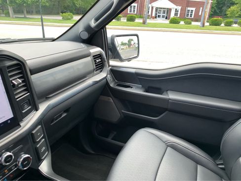 Used 2025 Ford F150 Lariat AWD/4WD image 21