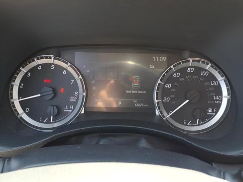 Used 2023 Toyota Highlander XLE image 22