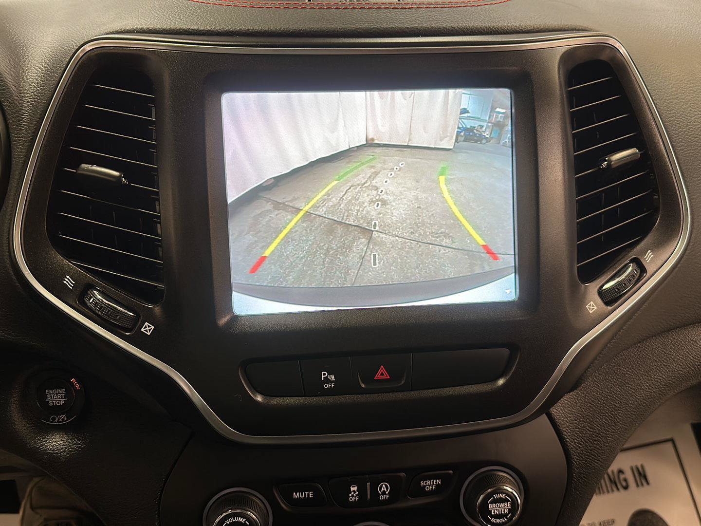 Used 2020 Jeep Cherokee Trailhawk w/ Comfort/Convenience Group AWD/4WD image 22