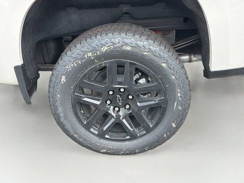 New 2026 Chevrolet Silverado 1500 Custom Trail Boss w/ LPO, Dark Essentials Package AWD/4WD image 31