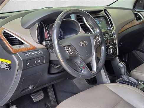 Used 2017 Hyundai Santa Fe FWD image 9