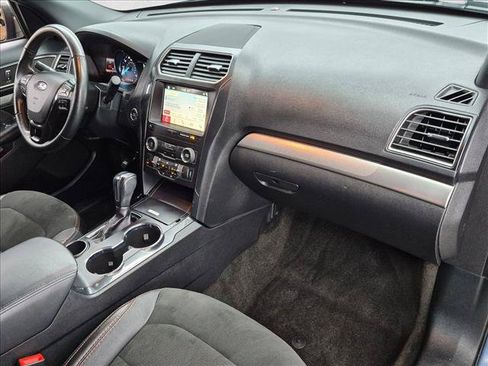 Used 2018 Ford Explorer XLT w/ Equipment Group 202A FWD image 23
