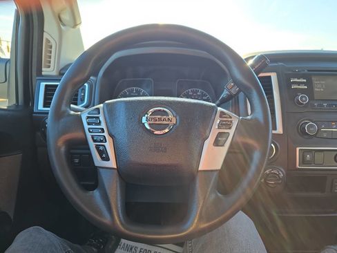 Used 2017 Nissan Titan S image 22