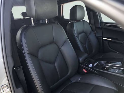 Used 2024 Porsche Macan AWD/4WD image 34