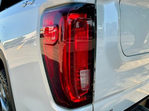 Used 2022 GMC Sierra 1500 SLT w/ SLT Convenience Package AWD/4WD image 13