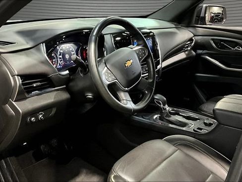 Used 2023 Chevrolet Traverse Premier FWD image 17