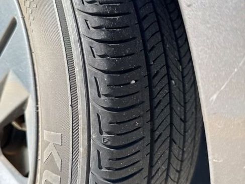 Used 2023 Hyundai Elantra SEL image 11