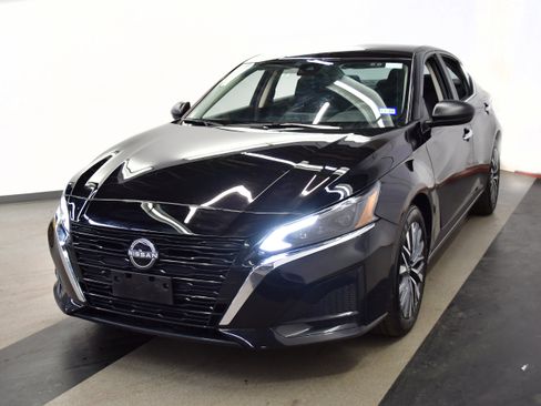 Used 2025 Nissan Altima 2.5 SV image 4
