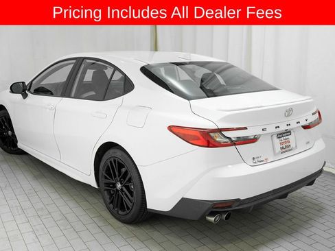 Used 2025 Toyota Camry SE FWD image 3