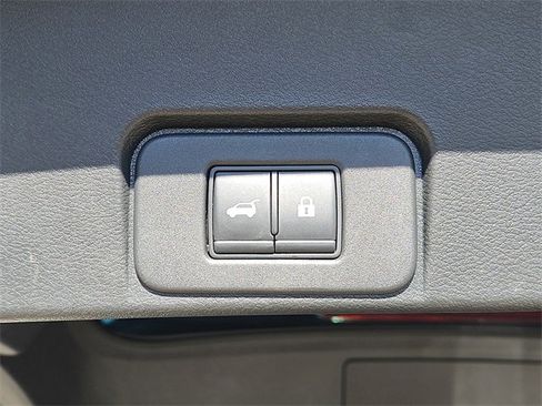 Used 2021 Nissan Rogue Platinum image 8