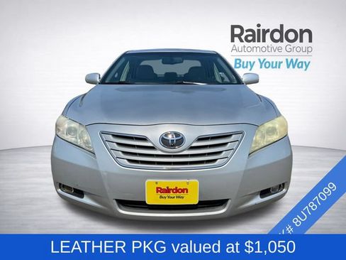 Used 2008 Toyota Camry XLE w/ Leather Pkg FWD image 2
