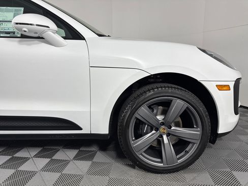 Certified 2026 Porsche Macan AWD/4WD image 11