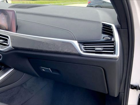 Used 2023 BMW X5 xDrive40i w/ Premium Package image 18