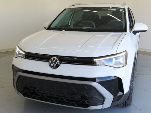 New 2025 Volkswagen Taos SE image 9