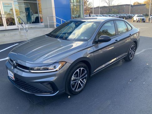 Used 2025 Volkswagen Jetta Sport image 3