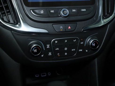 Used 2024 Chevrolet Equinox LT FWD image 25