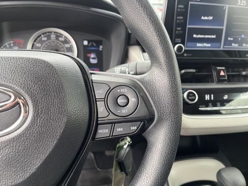 Used 2022 Toyota Corolla LE image 18