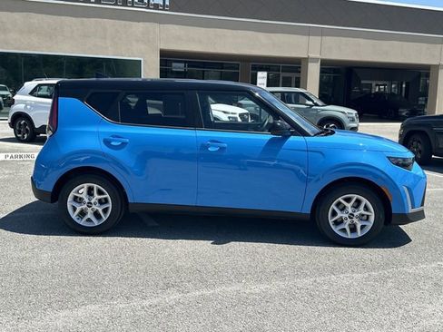Used 2025 Kia Soul S FWD image 6