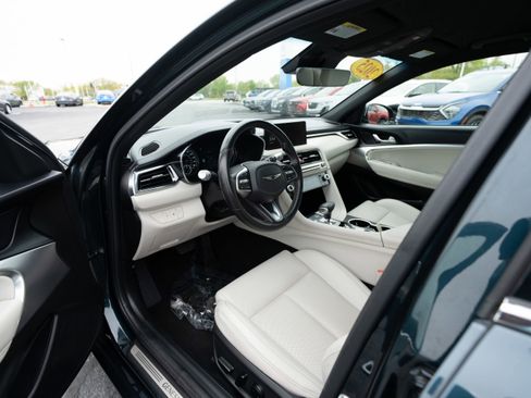 Used 2025 Genesis G70 2.5T RWD image 8