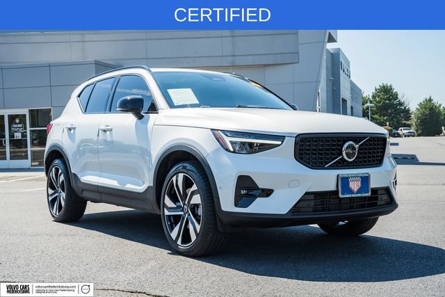 Certified 2024 Volvo XC40 B5 Plus w/ Climate Package AWD/4WD image 1