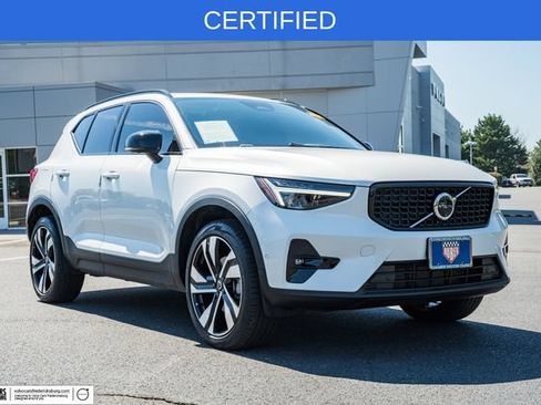 Used 2024 Volvo XC40 B5 Plus w/ Climate Package AWD/4WD image 1