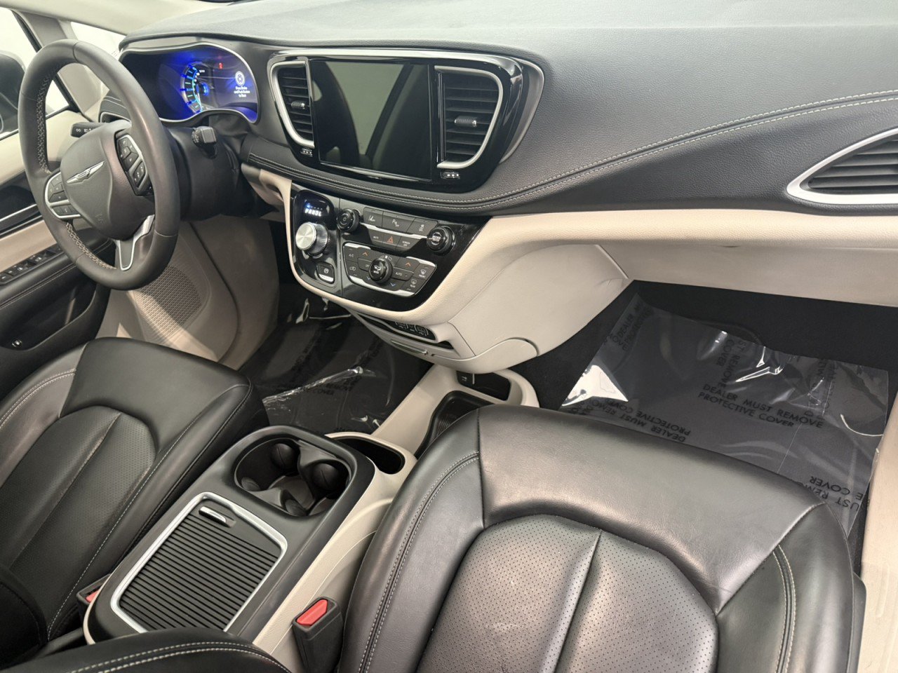 Used 2023 Chrysler Pacifica Touring-L FWD image 11