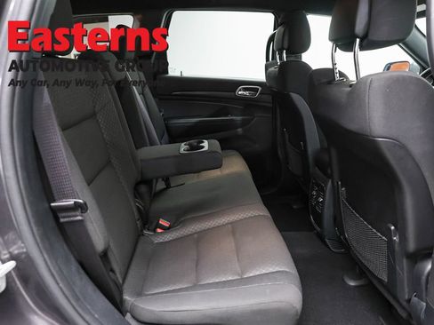 Used 2020 Jeep Grand Cherokee Laredo AWD/4WD image 22