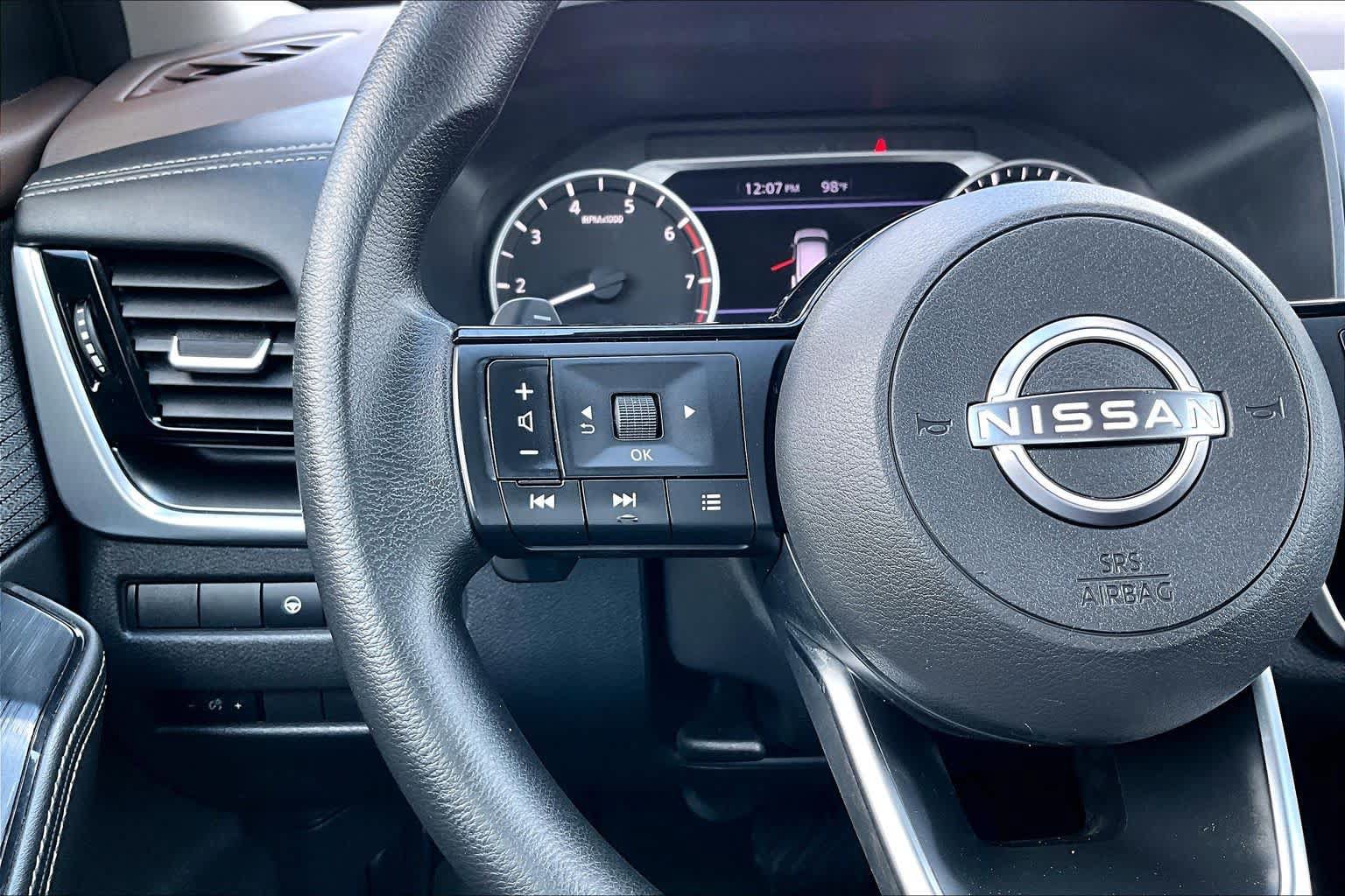 Used 2022 Nissan Rogue SV FWD image 24