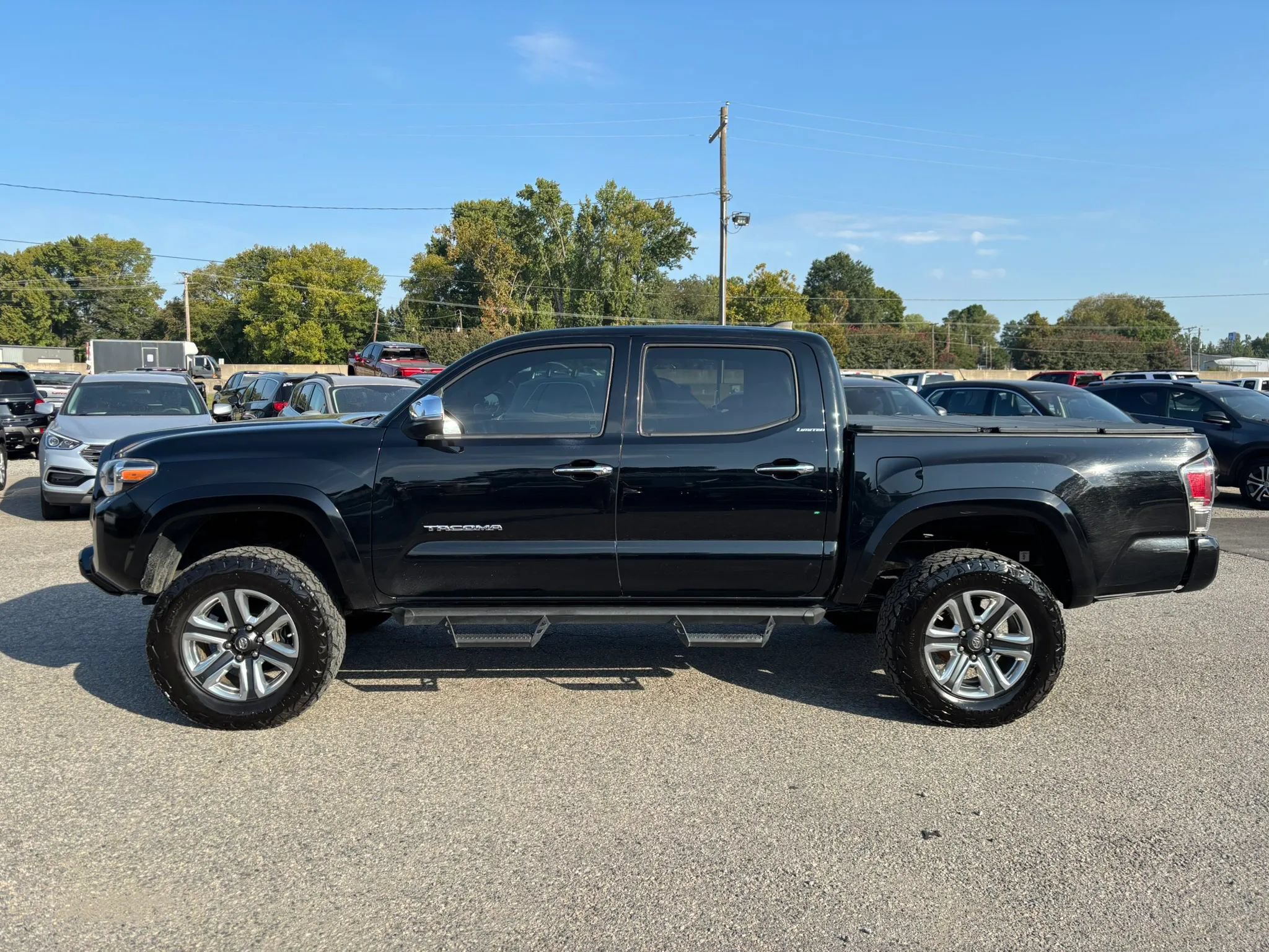 Used 2016 Toyota Tacoma Limited w/ Towing Package AWD/4WD image 2