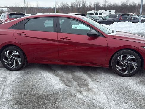 Used 2025 Hyundai Elantra Sport FWD image 3