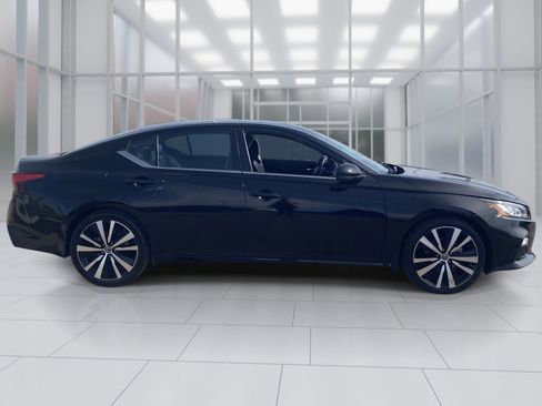 Certified 2021 Nissan Altima 2.5 SR w/ SR Premium Package image 7