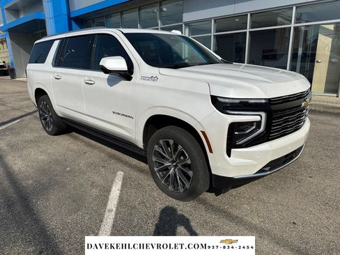 Used 2025 Chevrolet Suburban High Country AWD/4WD image 8