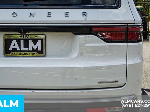 Used 2024 Jeep Wagoneer L Series II image 12