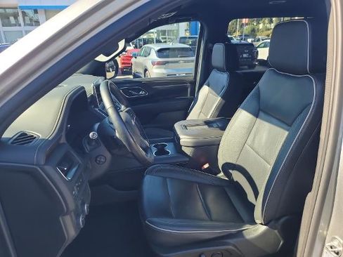 Used 2024 Chevrolet Suburban Premier RWD image 18