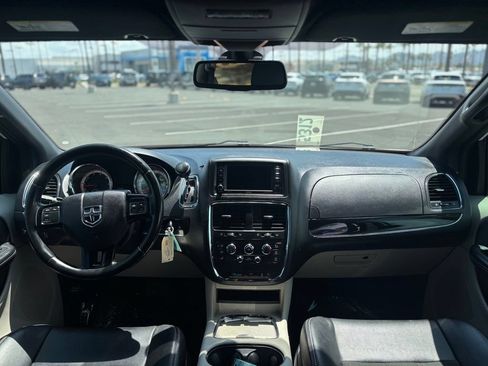 Used 2019 Dodge Grand Caravan SXT FWD image 13