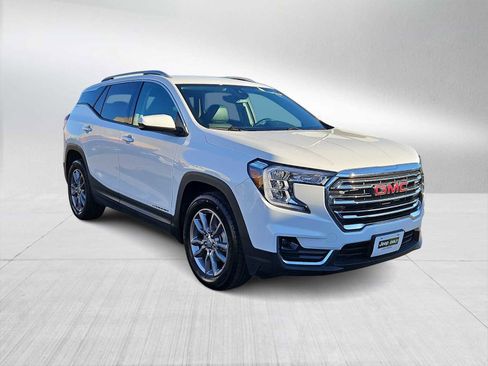 Used 2024 GMC Terrain SLT image 2