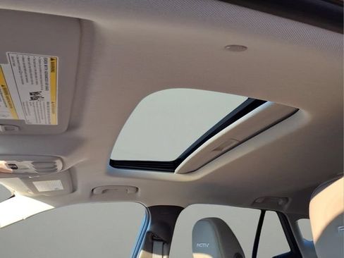 Used 2025 Chevrolet Trax ACTIV w/ Sunroof Package FWD image 12