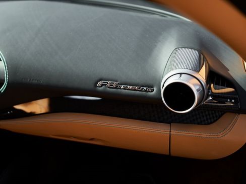 Used 2022 Ferrari F8 Tributo image 39