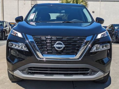 Used 2023 Nissan Rogue SV image 3