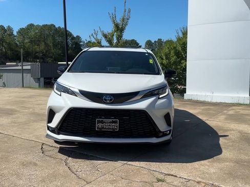 Used 2023 Toyota Sienna XSE FWD image 9