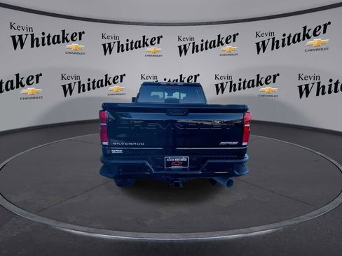 Used 2025 Chevrolet Silverado 2500 ZR2 w/ Technology Package image 7