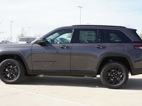 New 2026 Jeep Grand Cherokee Altitude RWD image 6