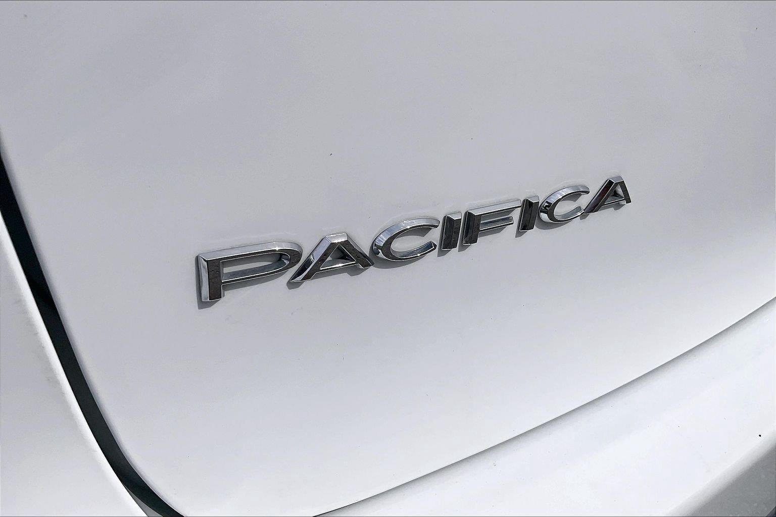 Used 2024 Chrysler Pacifica Touring-L FWD image 30
