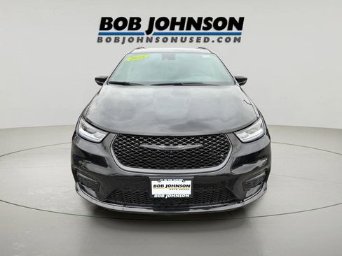 Used 2024 Chrysler Pacifica Limited w/ S Appearance Package AWD/4WD image 8