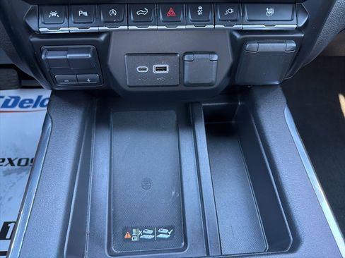 Used 2019 Chevrolet Silverado 1500 High Country w/ Technology Package image 24