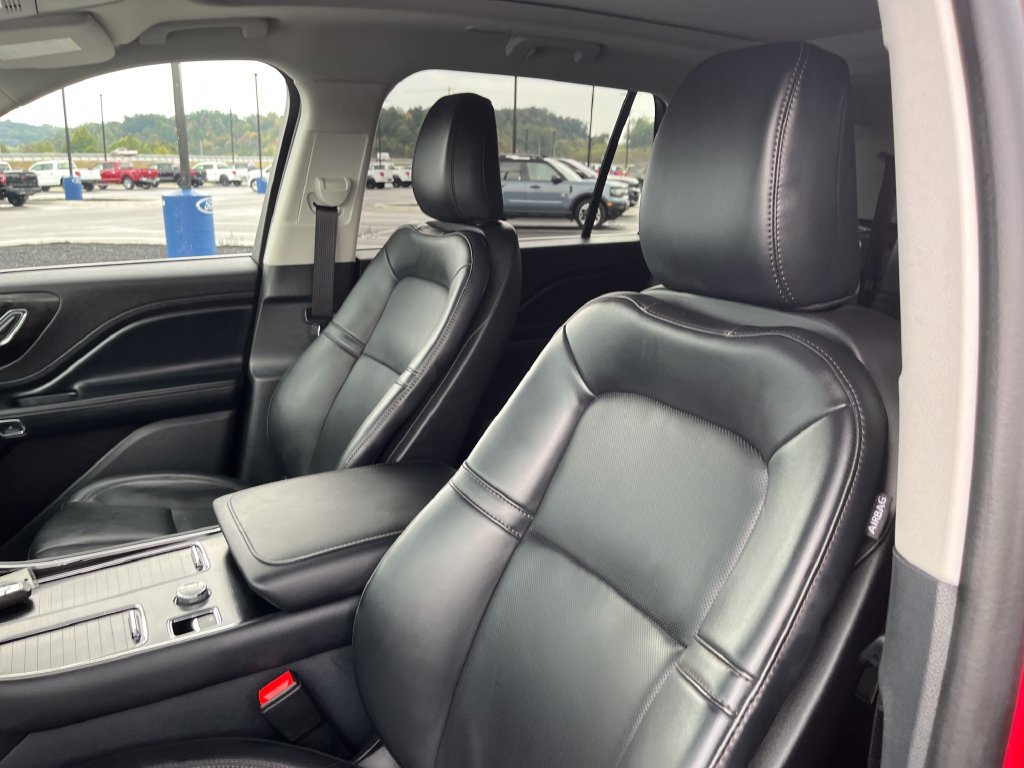 Used 2025 Lincoln Aviator AWD image 12
